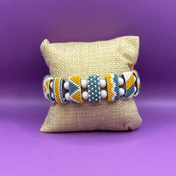 Hand Beaded Bracelet - Picture 3 of 3